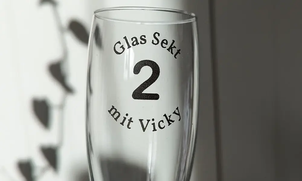 Sektglas Schwarze Gravur auf Sektglas