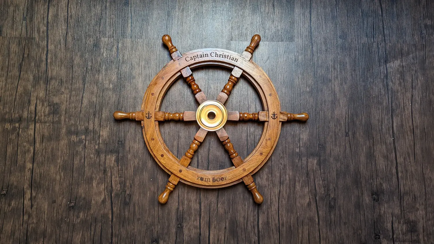 Steuerrad Gravur auf Holzsteuerrad für Schiff