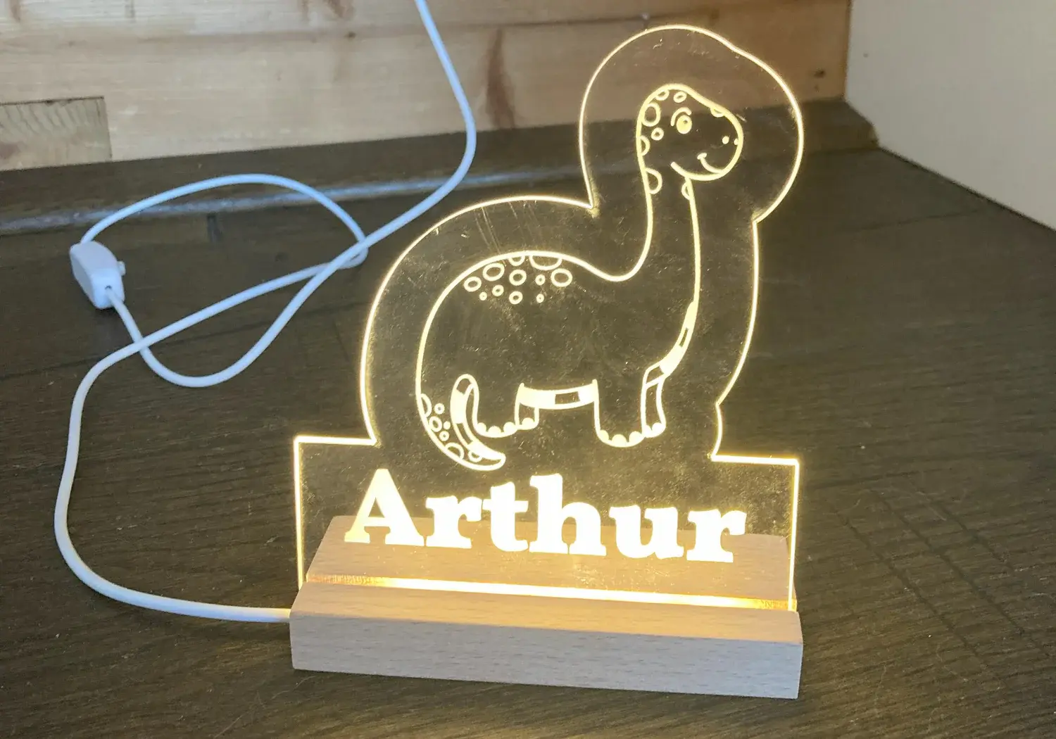 LED Lampe LED Lampe in Dinosaurierform und Gravur "Arthur"