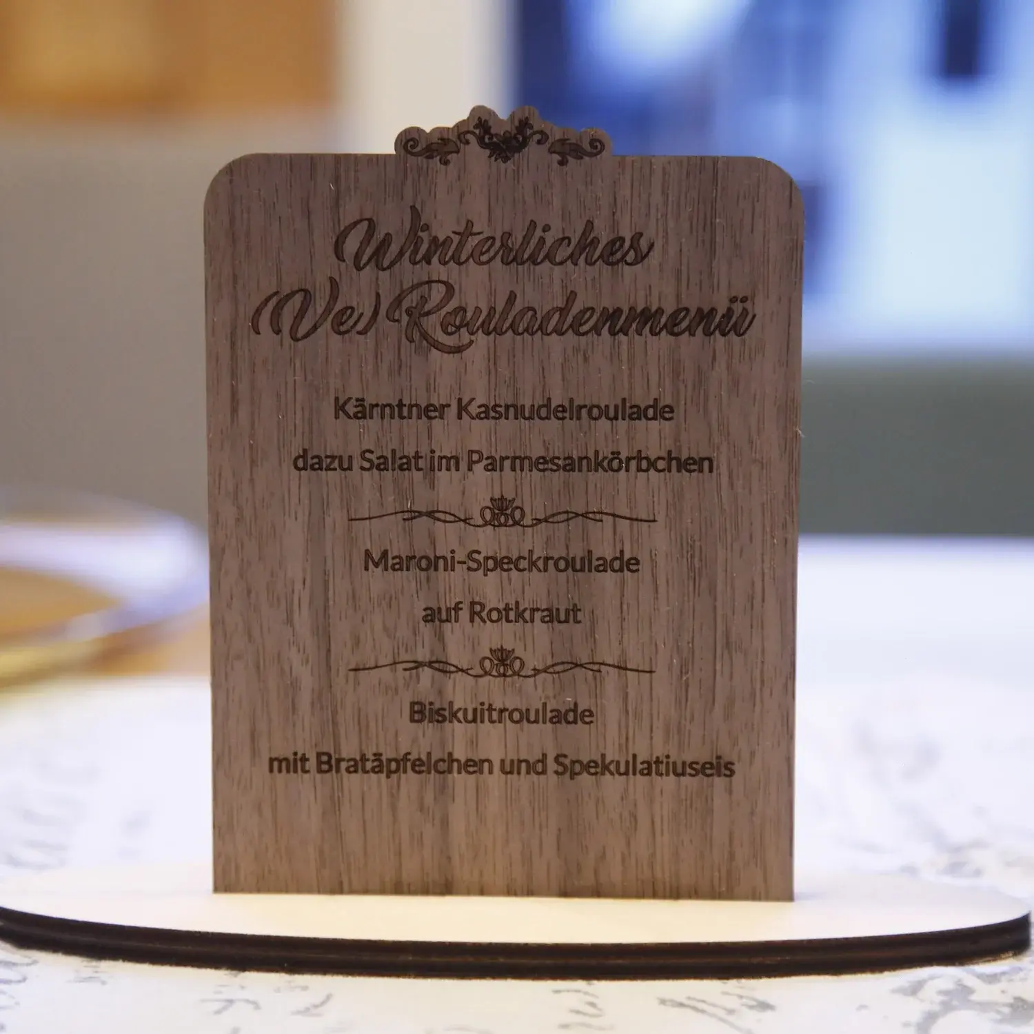 Menükarte Gravierte Menükarte aus Nussholz