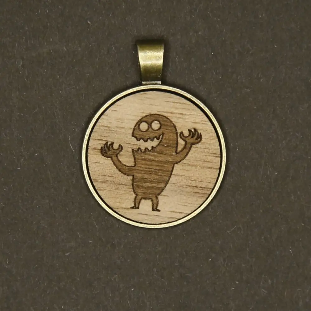 Kette mit Nussholzeinsatz (Monster)